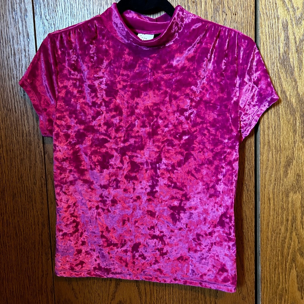 Pink velvet tee shirt size medium. Never worn.
